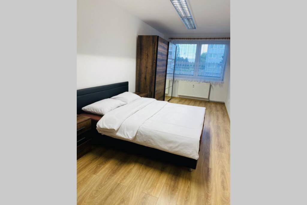 Apartman Solax, Ucnovska 8, Kosice Saca Buitenkant foto